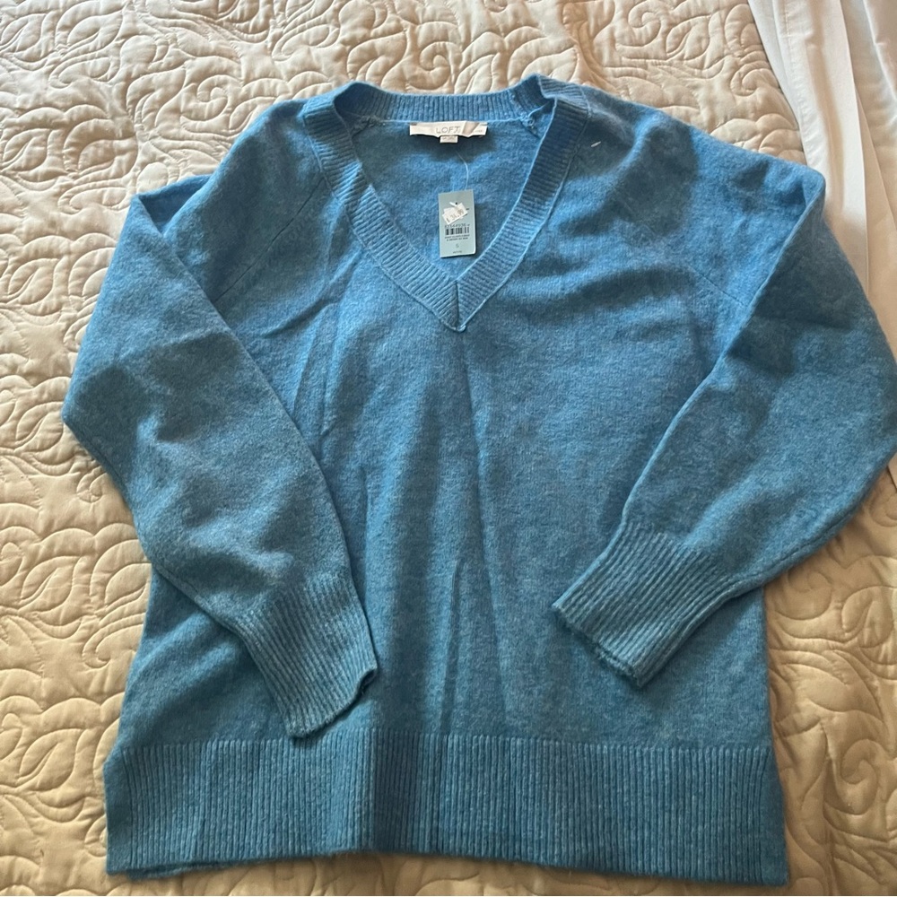 NWT Loft Blue V-Neck Sweater Size Small Petite
